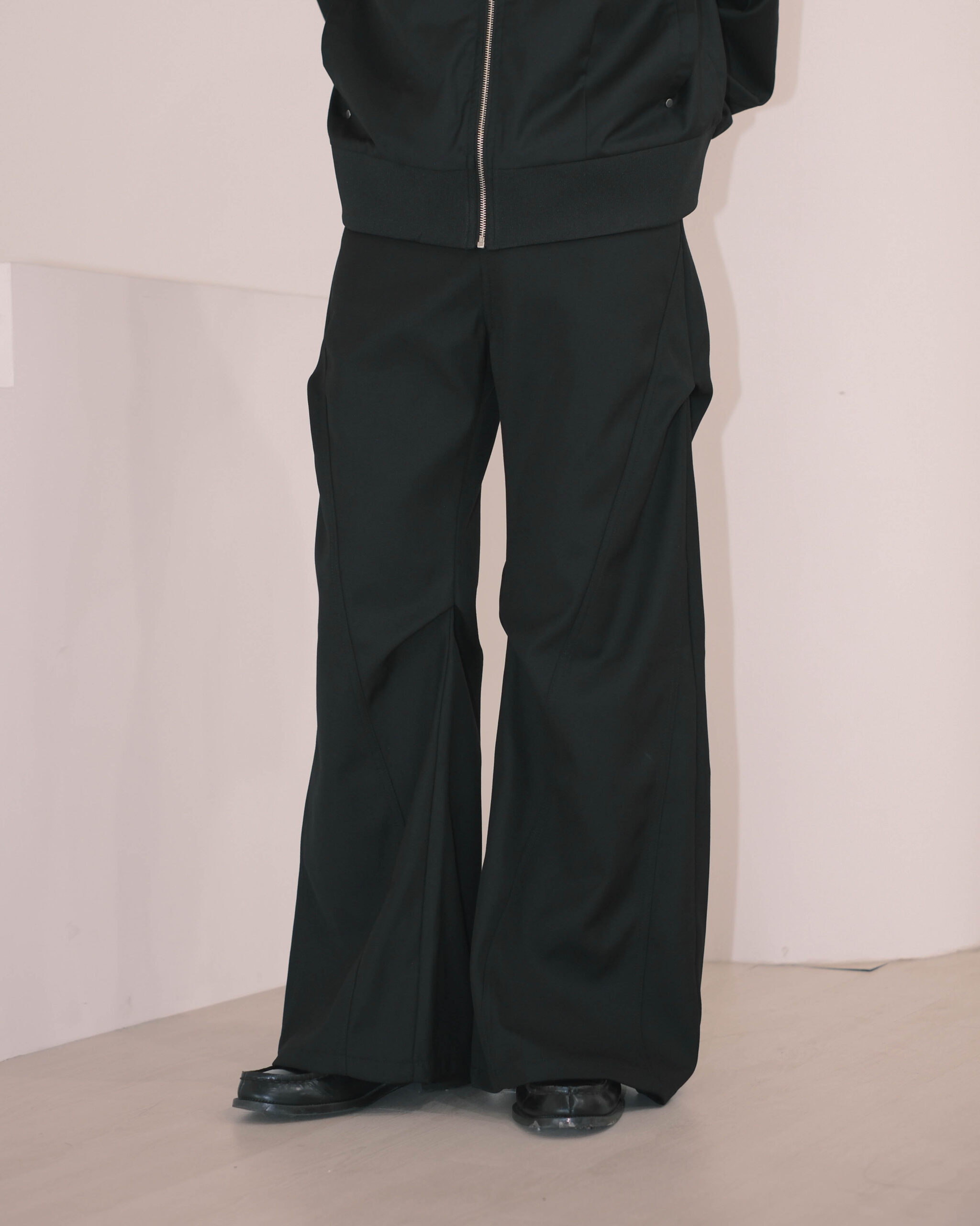 《Shao》微喇叭抓皺寬褲 1 DSCF1484 scaled
